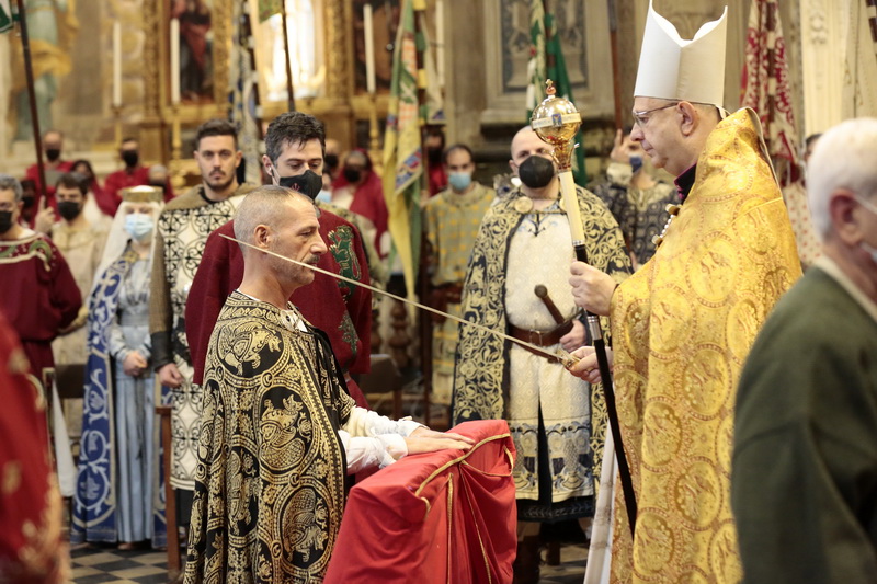 Palio di Legnano: Coinvolgente e toccante la cerimonia dell’investitura del Gran Maestro del Collegio dei capitani e delle contrade Raffaele&nbsp;Bonito