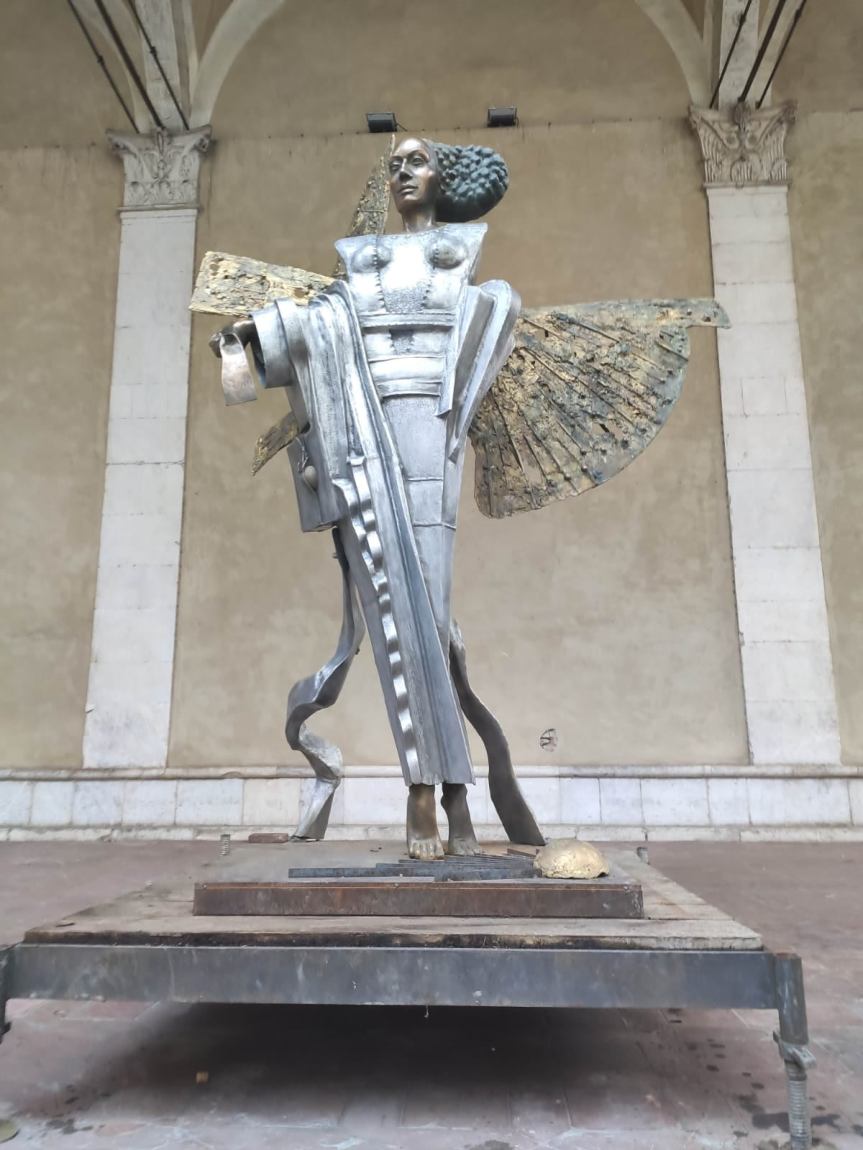 Siena: L’Arcangelo Gabriele di Inglesi esposto sotto la Torre dei&nbsp;Malavolti