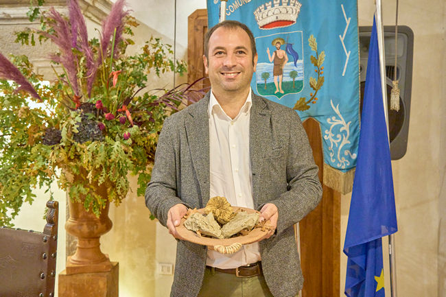 Provincia di Siena, San Giovanni d’Asso: Consegnato il premio ”Un Tartufo per la Pace 2021” a Simone Vanni, ct della Nazionale Paralimpica di&nbsp;fioretto
