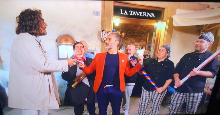 Siena, Van dai vetri oscurati davanti alla Taverna del Capitano: 4 Ristoranti lo vince Niccolò&nbsp;Moretti