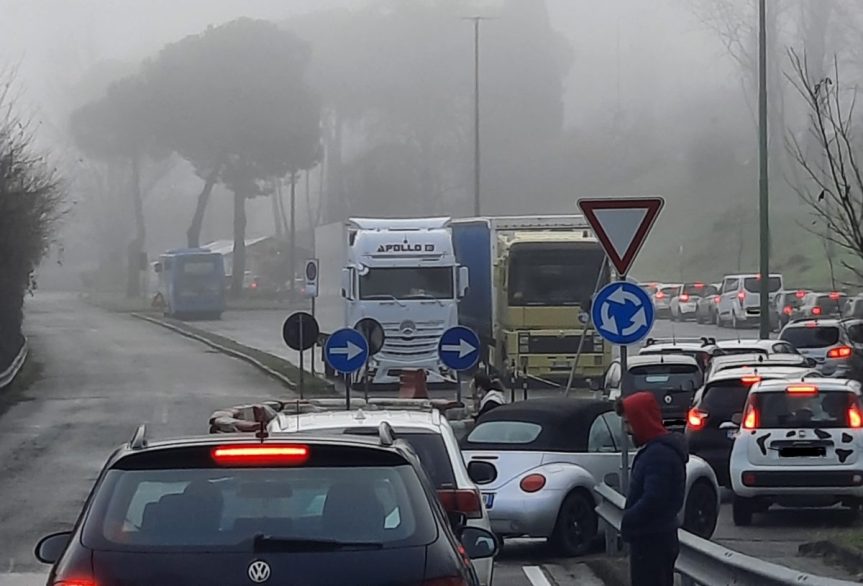 Siena, Covid, Siena provincia in quarantena: Oltre 4500 contatti stretti. Vaccino, Omicron fa volare le terze&nbsp;dosi