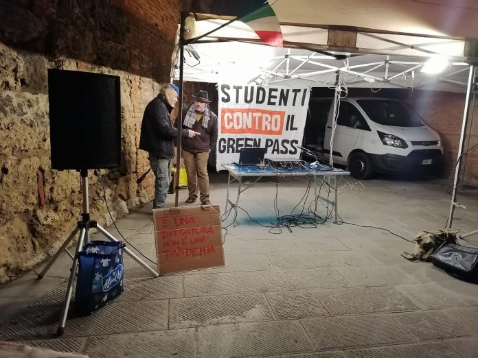 Siena, Manifestazione No Green Pass: “È una dittatura, non una&nbsp;pandemia”