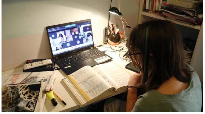 italia, Scuola e Covid, l’appello a Draghi di 1.500 presidi: “Studenti in Dad per due settimane”