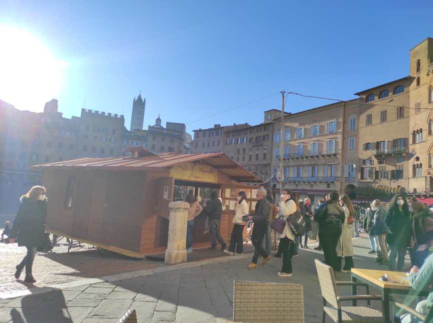Siena: Oggi 29/01 tornano le Frittelle Savelli in Piazza del&nbsp;Campo