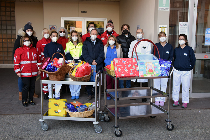 Siena: Croce Rossa e Noi Siena donano giochi al Dipartimento della Donna e dei&nbsp;Bambini