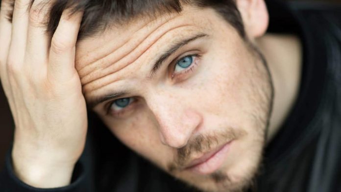 Provincia di Siena: Leonardo Pazzagli, attore colligiano, protagonista della serie Netflix&nbsp;“Fedeltà”