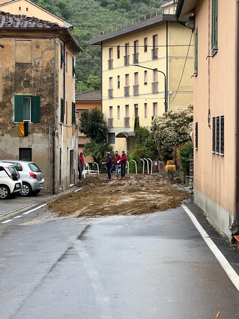 Palio di Buti: Oggi 25/04 si stende la terra sul percorso della&nbsp;corsa