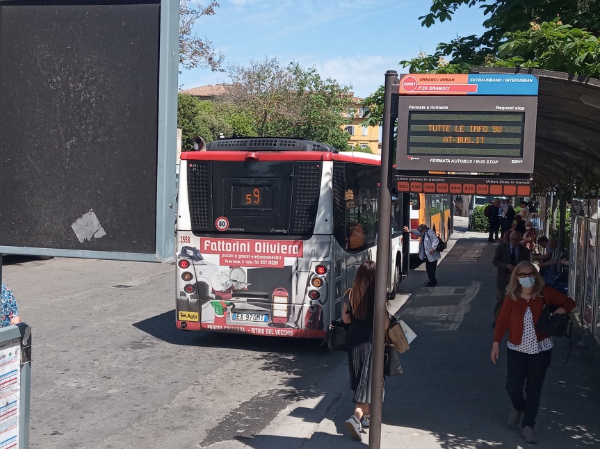 Siena: Studenti scoprono la città col bus (e imparano a usare il mezzo pubblico)