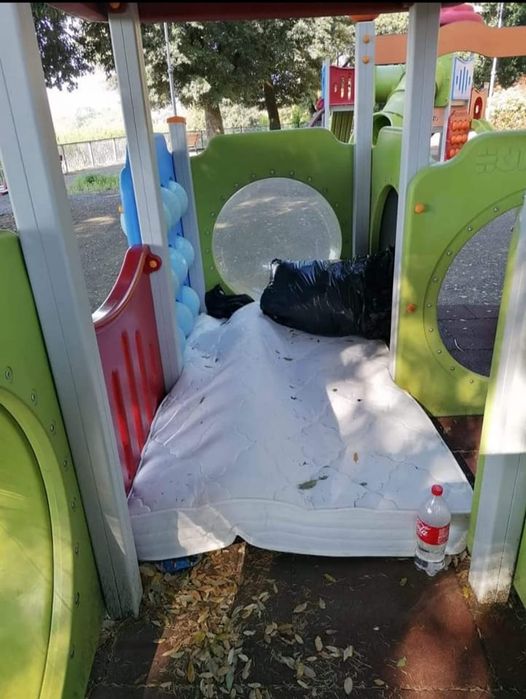 Siena: Oggi 03/05 i giochi dei bambini nel piazzale fuori Porta San marco di nuovo invasi dagli&nbsp;extracomunitari