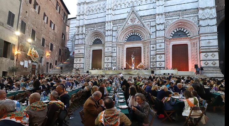 Palio di Siena: Selva, la Cena del Piatto – Le&nbsp;foto