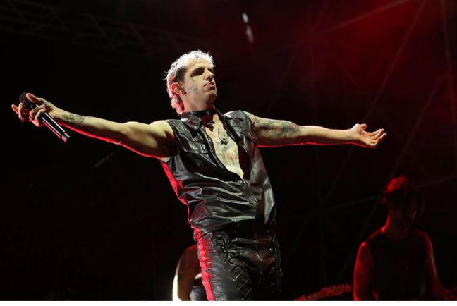 Siena: Achille Lauro infiamma la folla, emozioni a cielo aperto nel suo concerto e&nbsp;fotogallery