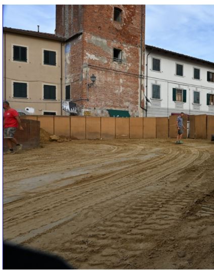 Palio di Bientina: Oggi 14/07 è stata stesa la terra sul percorso della pista del&nbsp;Palio