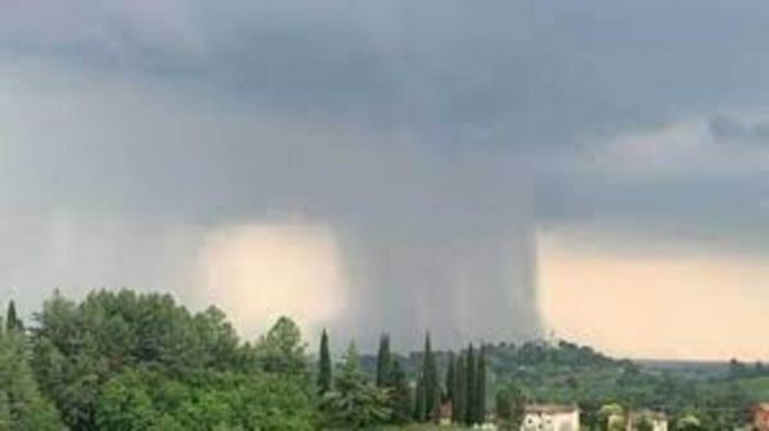 Toscana: Il fenomeno “downburst” che ha devastato la Toscana, cos’è e perchè dobbiamo avere&nbsp;paura