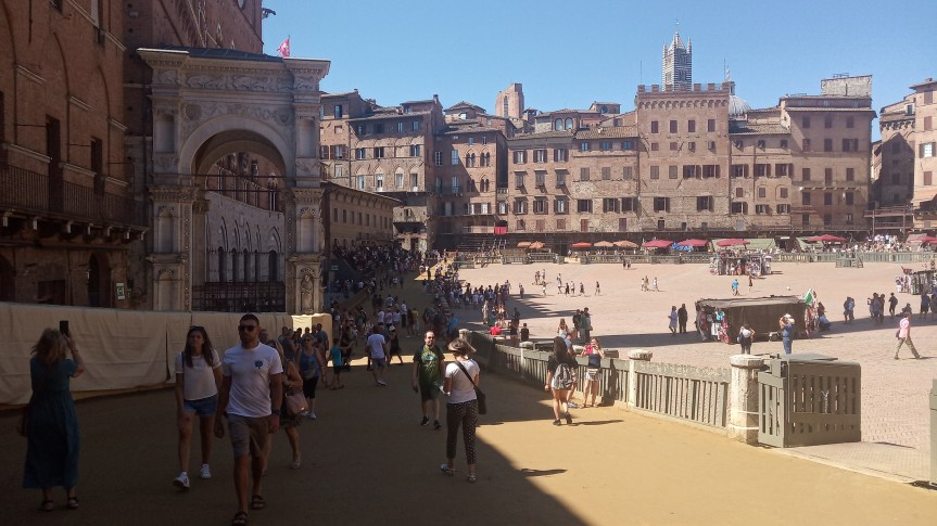 Palio di Siena: Palio del 16 agosto 2022, le ipotesi sulle monte a due giorni dall’assegnazione