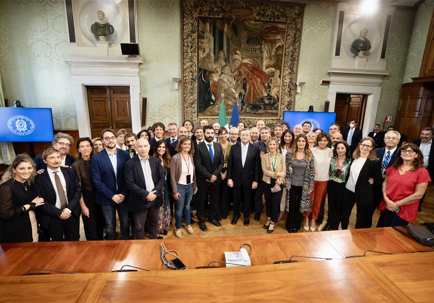 Italia: Il saluto del Presidente Draghi alla&nbsp;stampa