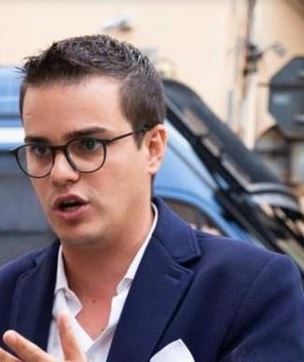 Palio di Siena, L’animalista Enrico Rizzi ribatte alla querela dei fantini: “Porterò in tribunale le&nbsp;foto”