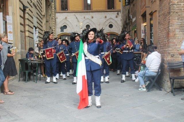 Siena: E dal Chiasso Largo sbucò la Fanfara dei&nbsp;Bersaglieri…
