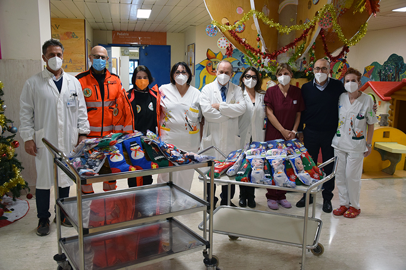 Siena: I regali della Befana della Pubblica Assistenza di Castelnuovo Berardenga per il Dipartimento della Donna e dei&nbsp;Bambini