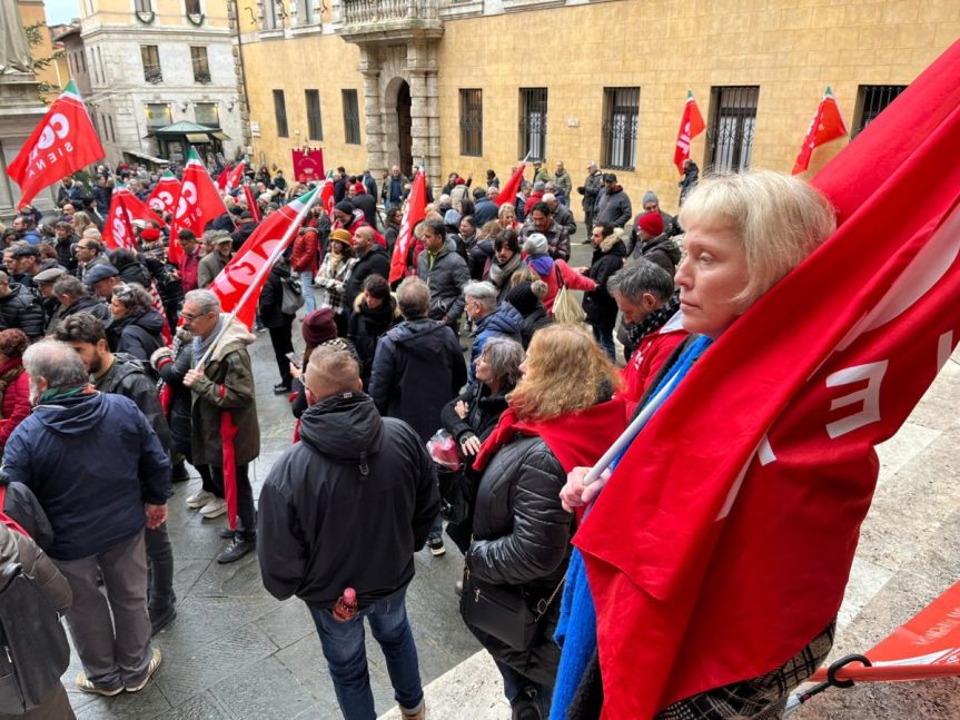 Siena, Cgil e Uil in piazza contro la legge di bilancio: “Diciamo no a una manovra&nbsp;iniqua”