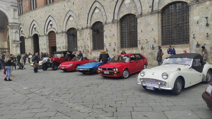 Siena: In Piazza del Campo una Befana solidale con le auto d’epoca&nbsp;dell’Asi