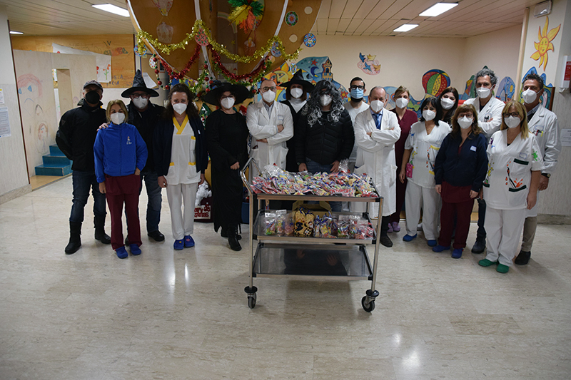 Siena, Arriva la Befana all’Aou Senese: La Banda Bassotti consegna le&nbsp;calze