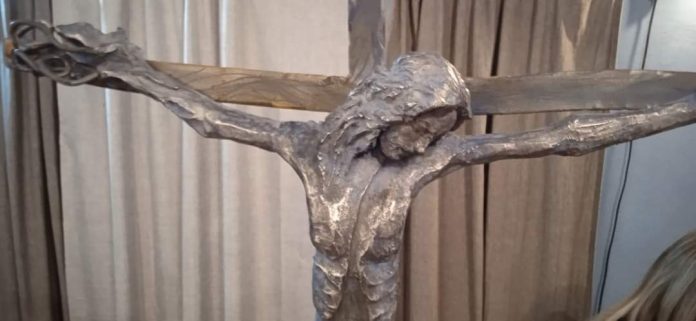 Provincia di Siena: Un Cristo moderno e significativo, made in Casole