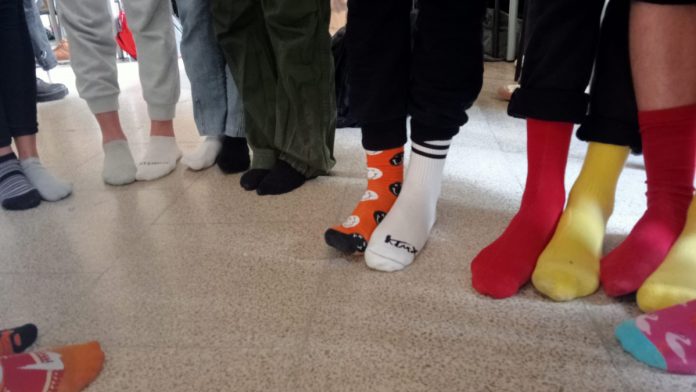 Siena: “Calzini spaiati”, al Piccolomini l’iniziativa per celebrare la&nbsp;diversità