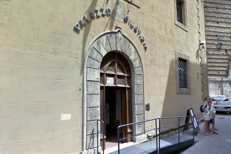 Provincia di Siena,Stalking ai vicini di casa. Bastone per intimidirli. Offese e minacce di botte: “Ti&nbsp;gonfio”