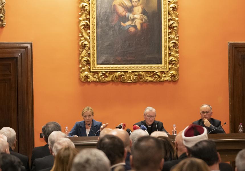 Italia: Il Presidente Meloni partecipa alla presentazione del libro “L’atlante di Francesco. Vaticano e politica internazionale”