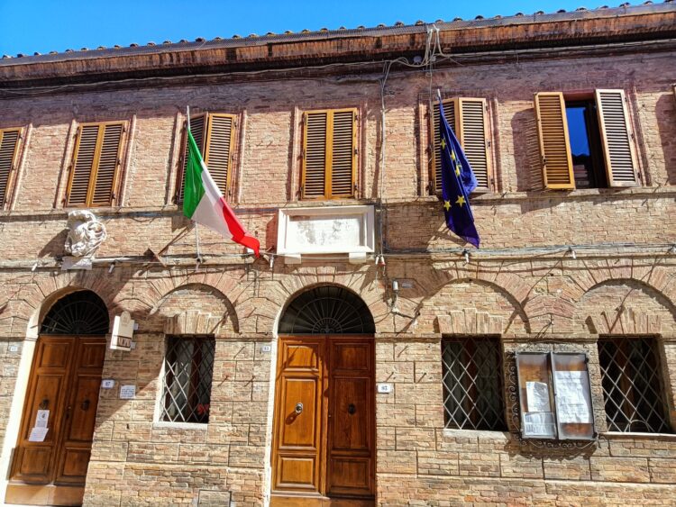 Provincia di Siena: Monteroni d’Arbia, nuovi arredi urbani e giochi nelle aree verdi