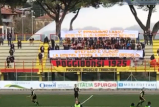 Provincia di Siena: Morte Stefano Lotti e Uliano Vettori, il ricordo degli ultras del Poggibonsi nel match con&nbsp;Traiana
