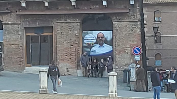 Siena, Montomoli apre la sede in Piazza del Campo, Pacciani: “Mancanza di&nbsp;rispetto”