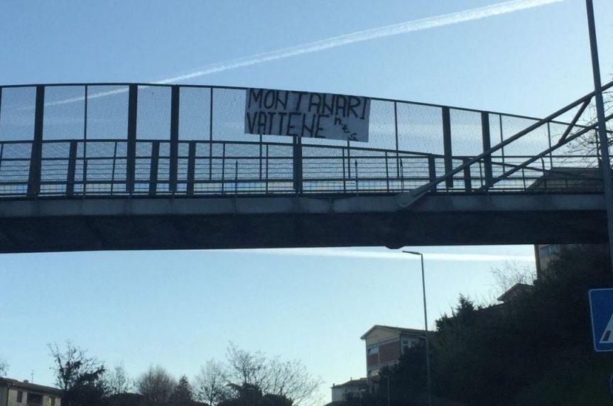 Siena. Acr Siena: “Montanari vattene”, striscioni appesi dai tifosi del Siena in vari punti della cittàper l’articolo clcicare&nbsp;qui