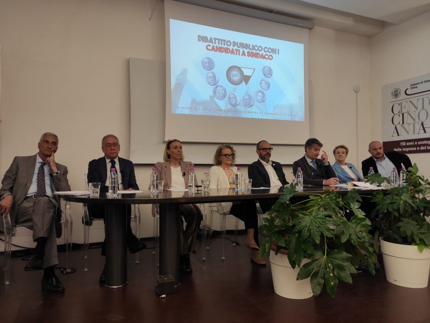 Sierna, Amministrative, il confronto fra i candidati sindaco di Siena Tv: Frecciate reciproche e un coro unanime: “Giunta De Mossi&nbsp;flop”