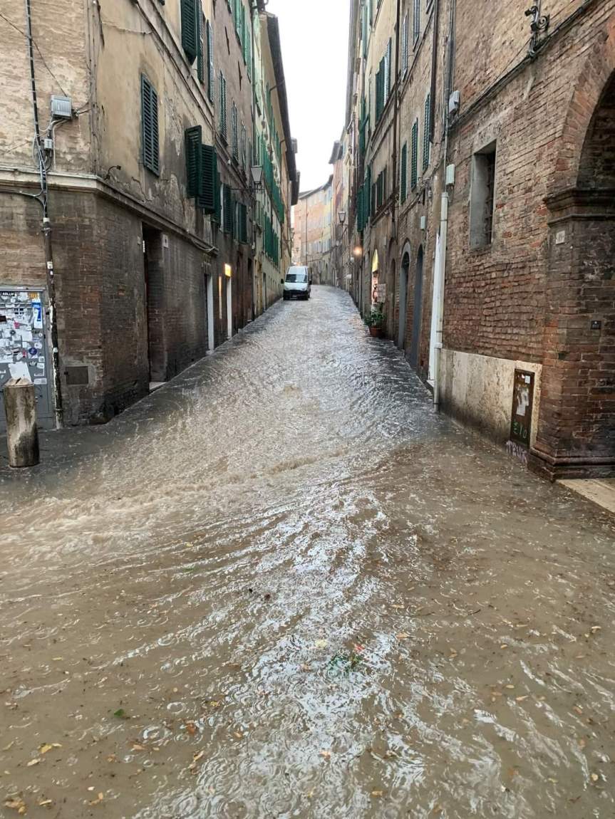 Siena: Pioggia intensa sulla città, squadre del Comune al&nbsp;lavoro