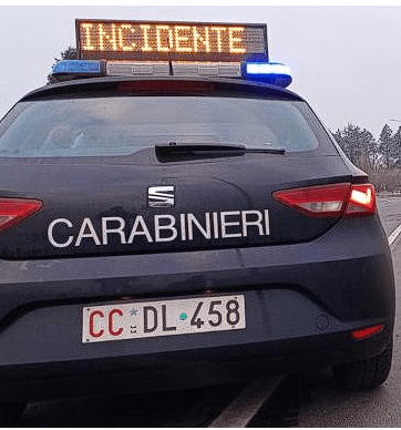 Provincia di Siena: Scontro tra due auto a Monteroni. Un mezzo finisce nel fosso, tre&nbsp;feriti