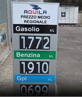Siena, Benzina, prezzi medi in esposizione anche in città, i gestori: “Confondono solo i&nbsp;clienti”