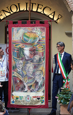 Provincia di Siena: Il panno del Bravìo delle Botti celebra i 75 anni della&nbsp;Costituzione