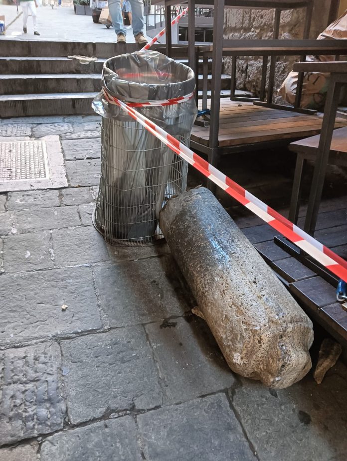 Siena: Camion si sfrena e abbatte&nbsp;colonnino