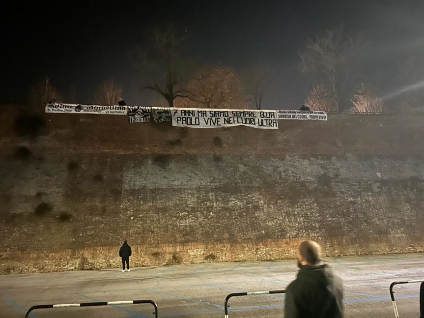 Siena, “Sette anni ma siamo sempre qua”: l’omaggio dei tifosi bianconeri a Paolo&nbsp;Castellarin