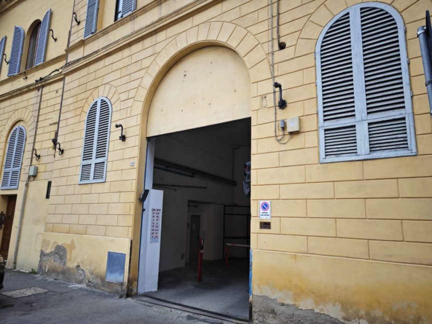 Siena, Parcheggio via Garibaldi: chiude per ristrutturazione ma non si sa se&nbsp;riaprirà