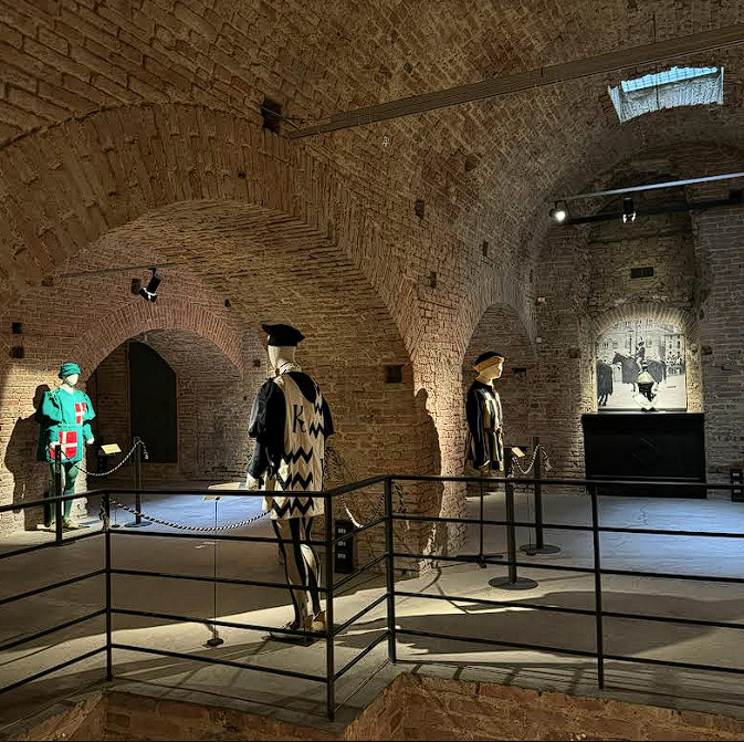 Palio di Siena, In Campo la Balzana: ai Magazzini del Sale la mostra sui costumi storici