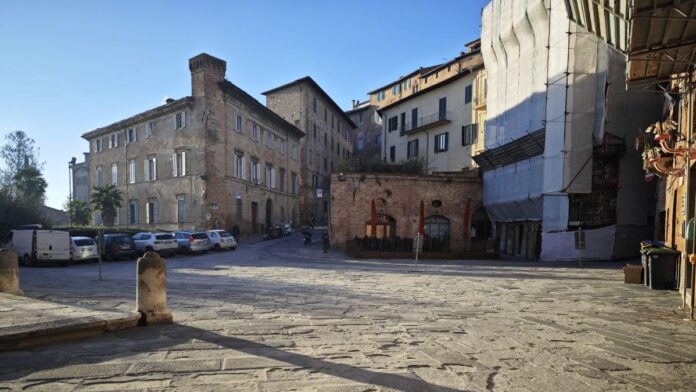 Siena, Per Siena sul divieto di sosta nelle piazze: “Siamo d’accordo ma servono più controlli sui non&nbsp;residenti”