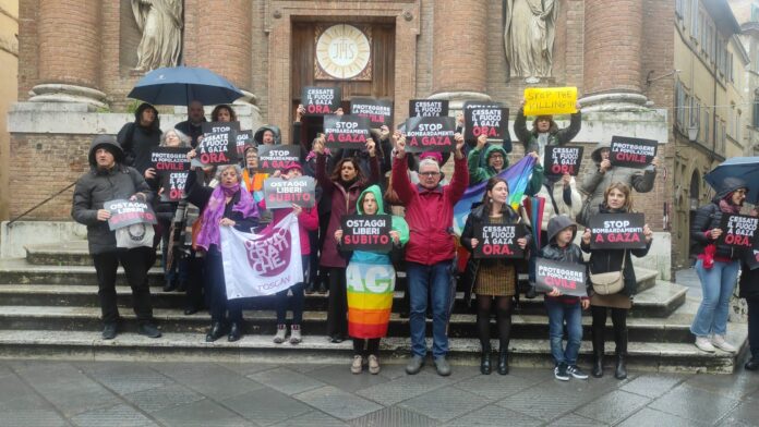 Siena, Il flash mob del Pd con Laura Boldrini: “Stop alle bombe a&nbsp;Gaza”