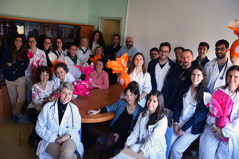 Siena: LIFC Toscana dona uova di Pasqua ai professionisti di Malattie dell’apparato respiratorio e del Trapianto di polmone