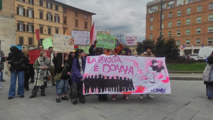 Siena, La manifestazione per l’otto marzo: “Siamo stanche, basta femminicidi”