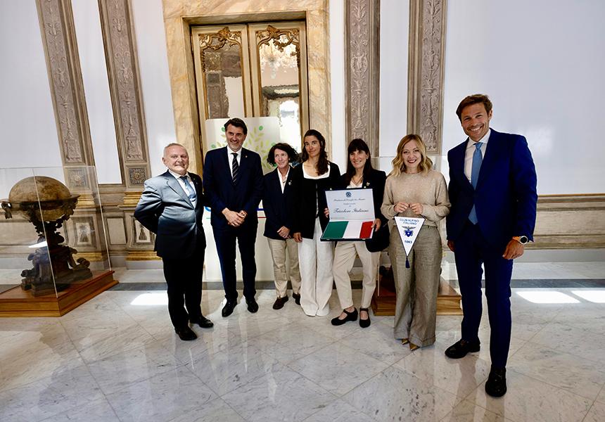 Tialia: Alpinismo, il Presidente Meloni consegna la bandiera italiana alla missione per il&nbsp;K2