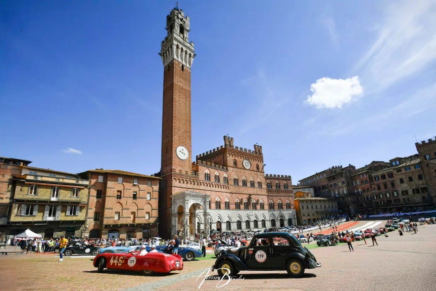 Siena: La 1000 Miglia nella splendida cornice di Piazza del Campo, foto