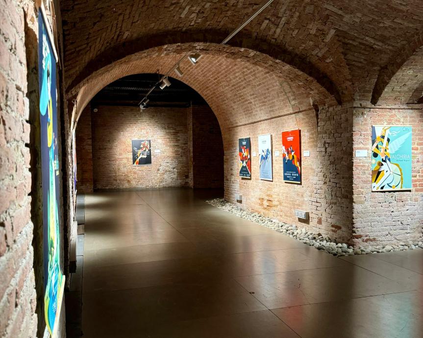 Siena: “A briglia sciolta”, le illustrazioni di Riccardo Guasco tra manifesti, poesia e ironia ai Magazzini del&nbsp;Sale