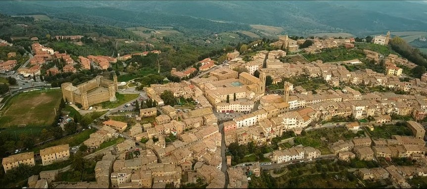 Provincia di Siena, Montalcino si accende per Natale: mercati, laboratori e magia in Piazza del&nbsp;Popolo